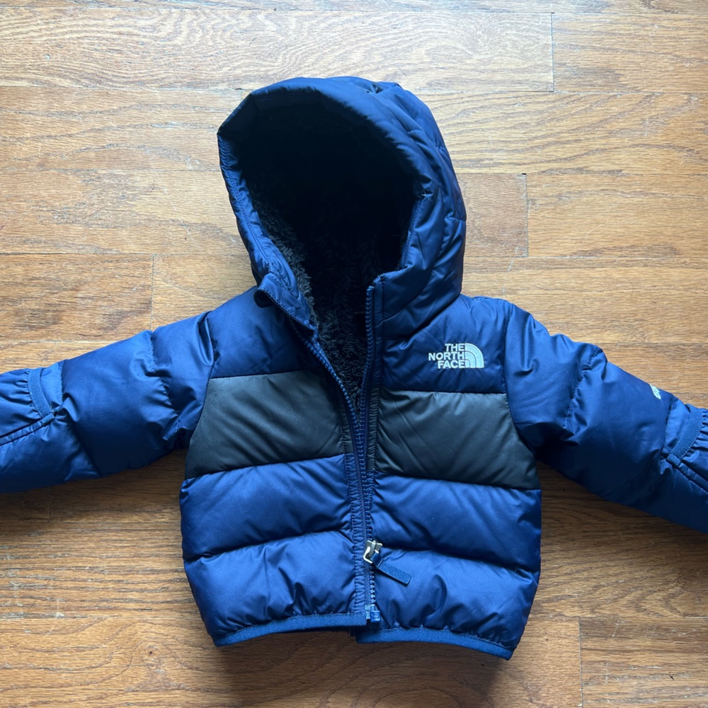 Excellent used condition (worn once) Navy North Face puffer for 3-6 months.